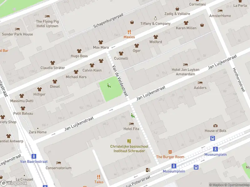 Ambulance met gepaste spoed naar de Van de Veldestraat in Amsterdam