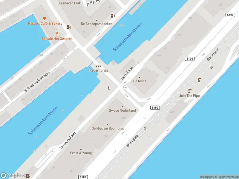 Ambulance met gepaste spoed naar de Rederijstraat in Rotterdam