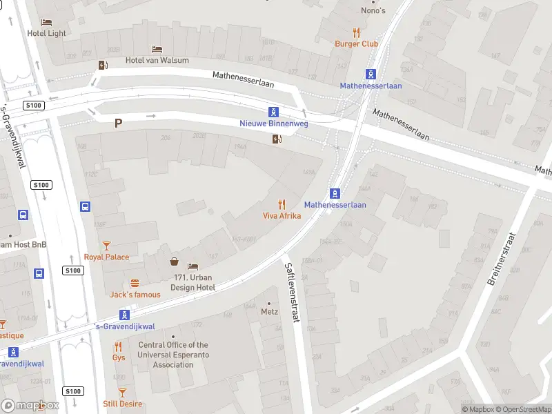 Ambulance met grote spoed naar de Nieuwe Binnenweg in Rotterdam