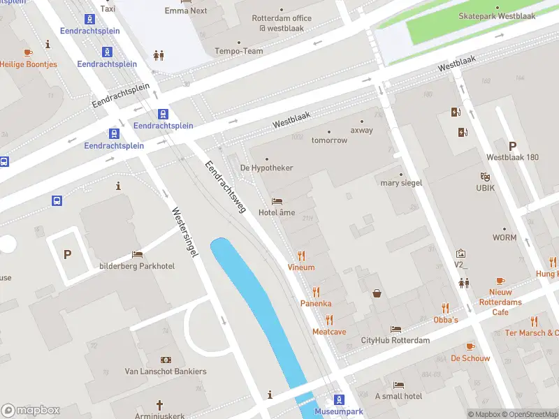 Ambulance met grote spoed naar de Eendrachtsweg in Rotterdam