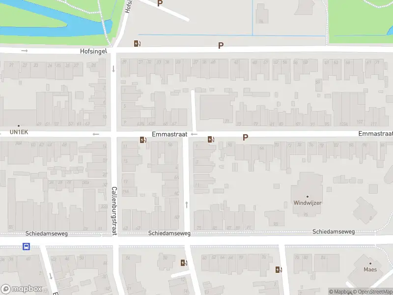 Ambulance met grote spoed naar de Arnold Hoogvlietstraat in Vlaardingen