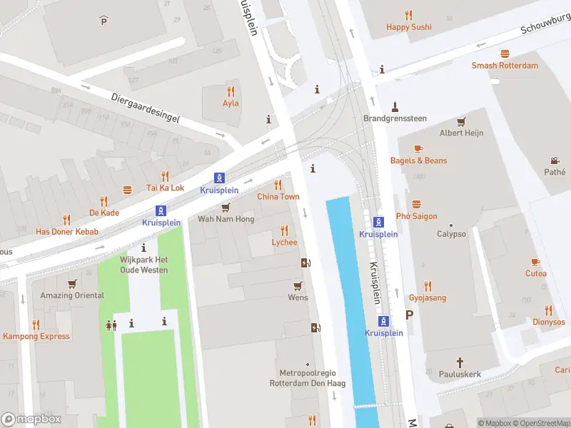 Ambulance met grote spoed naar de Westersingel in Rotterdam