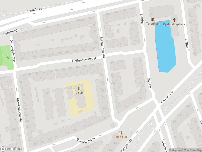 Ambulance met grote spoed naar de Bieslandstraat in Rotterdam