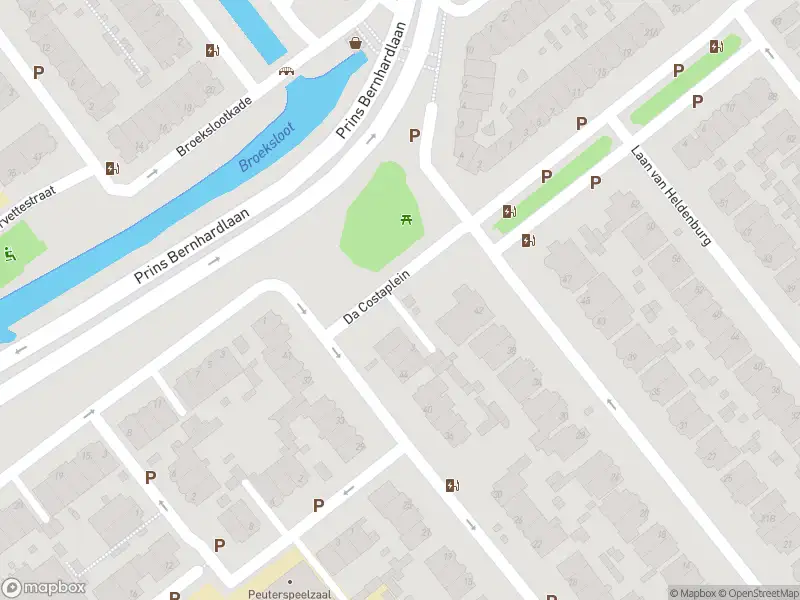 Ambulance met grote spoed naar de Da Costaplein in Voorburg