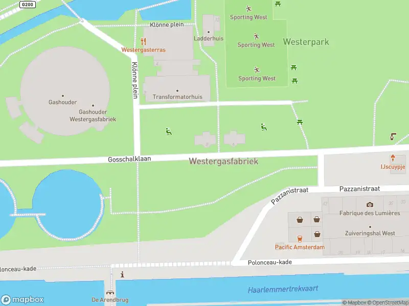 Ambulance met grote spoed naar de Gosschalklaan in Amsterdam