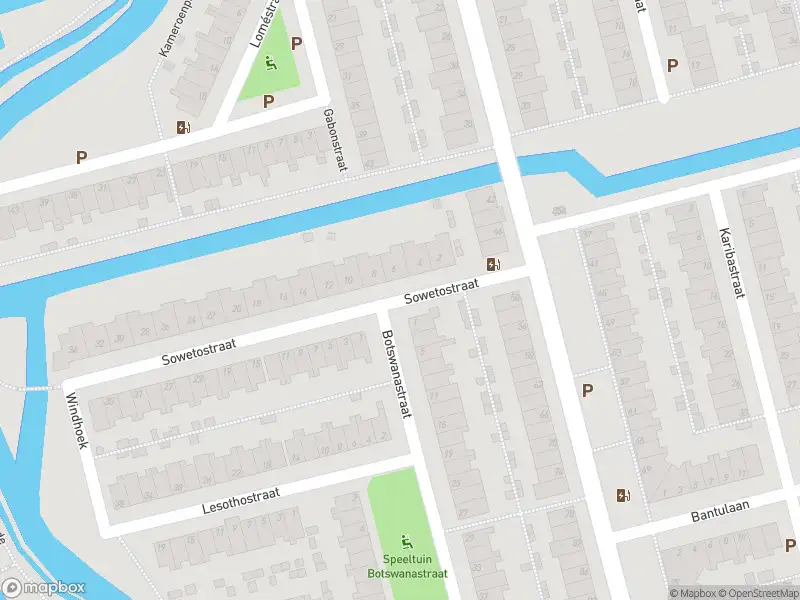 Ambulance met grote spoed naar de Sowetostraat in Delft