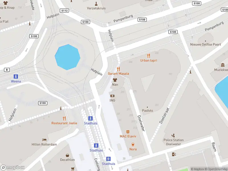 Ambulance met grote spoed naar de Doelstraat in Rotterdam