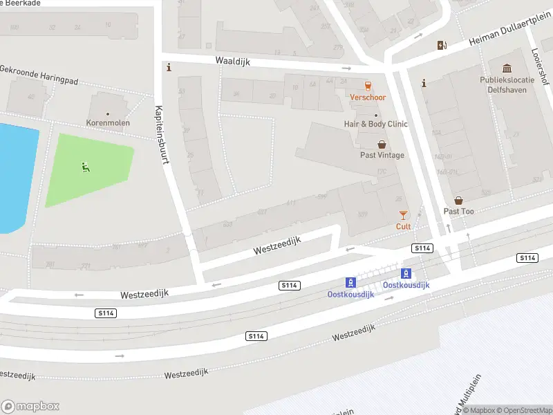 Ambulance met grote spoed naar de Westzeedijk in Rotterdam