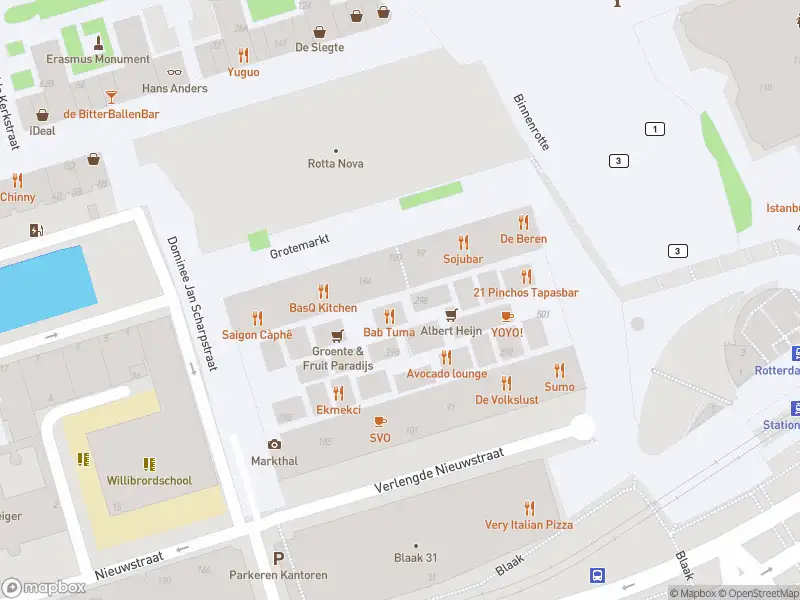 Ambulance met grote spoed naar de Grotemarkt in Rotterdam