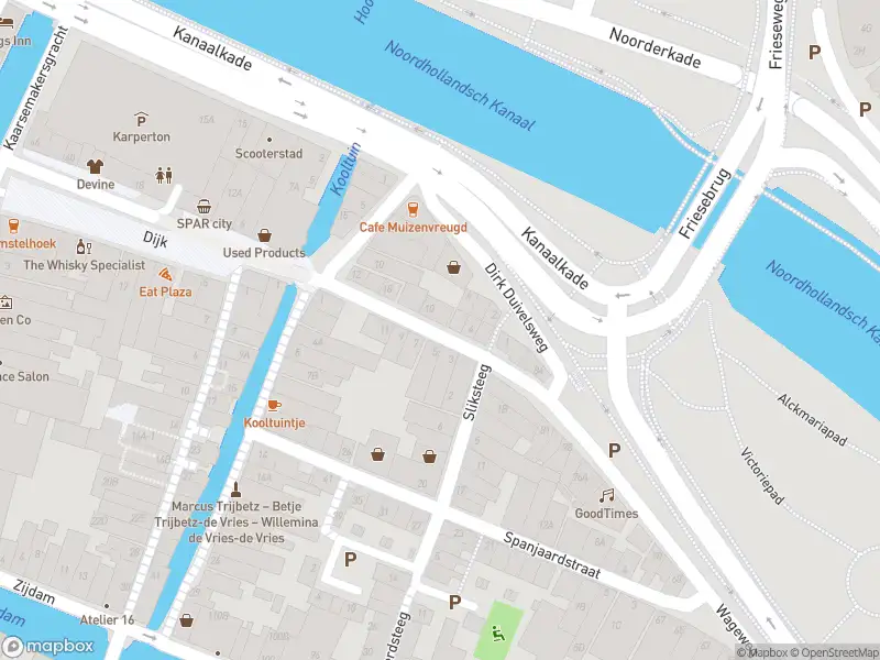 Ambulance met grote spoed naar de Torenburg in Alkmaar