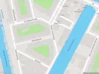 Ambulance met grote spoed naar de Wichersstraat in Amsterdam