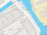 Brandweer en politie met grote spoed naar de Nieuwe Prinsenkade in Breda vanwege personen te water