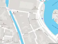 Ambulance met gepaste spoed naar de Bloemertstraat in Haarlem