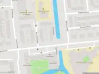 Ambulance met grote spoed naar de Apollolaan in Leiden