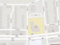 Ambulance met grote spoed naar de Hietkamp in Rotterdam