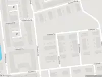 Ambulance met grote spoed naar de Gildenburg in Rotterdam