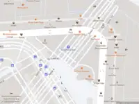 Ambulance met gepaste spoed naar de Aankomstpassage in Schiphol