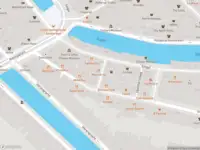 Ambulance met grote spoed naar de Sint Jorisstraat in Amsterdam