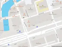 Ambulance met gepaste spoed naar de Blaak in Rotterdam