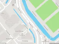 Ambulance met gepaste spoed naar de Goudse Poort in Gouda