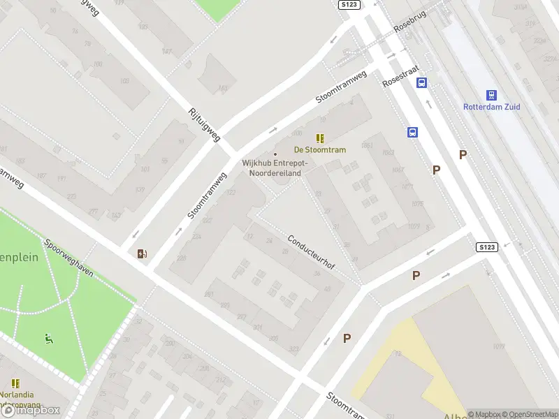 Ambulance met grote spoed naar de Conducteurhof in Rotterdam