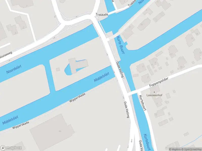 Ambulance met grote spoed naar de Oude Veiling in Maasland