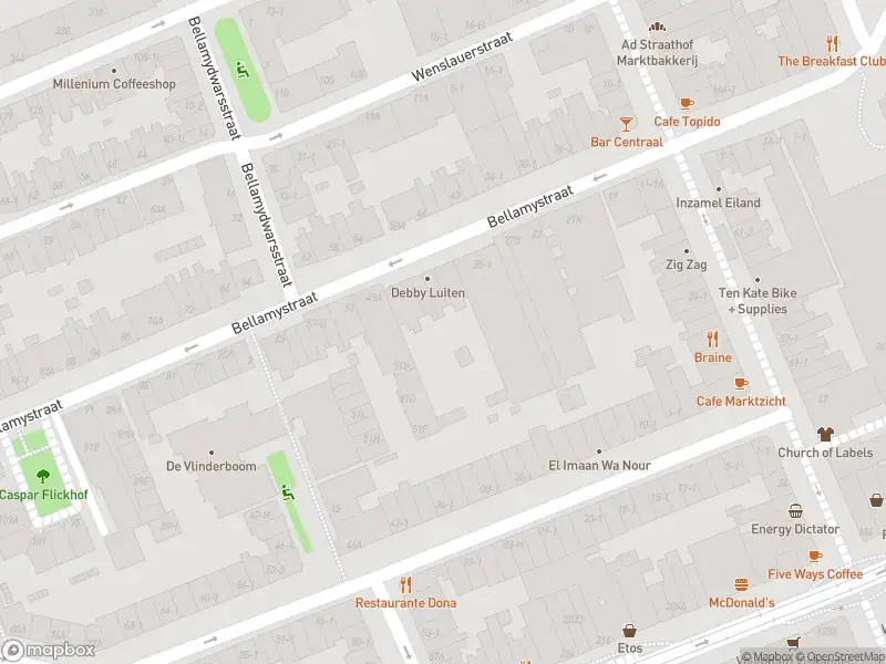 Ambulance met grote spoed naar de Bellamystraat in Amsterdam