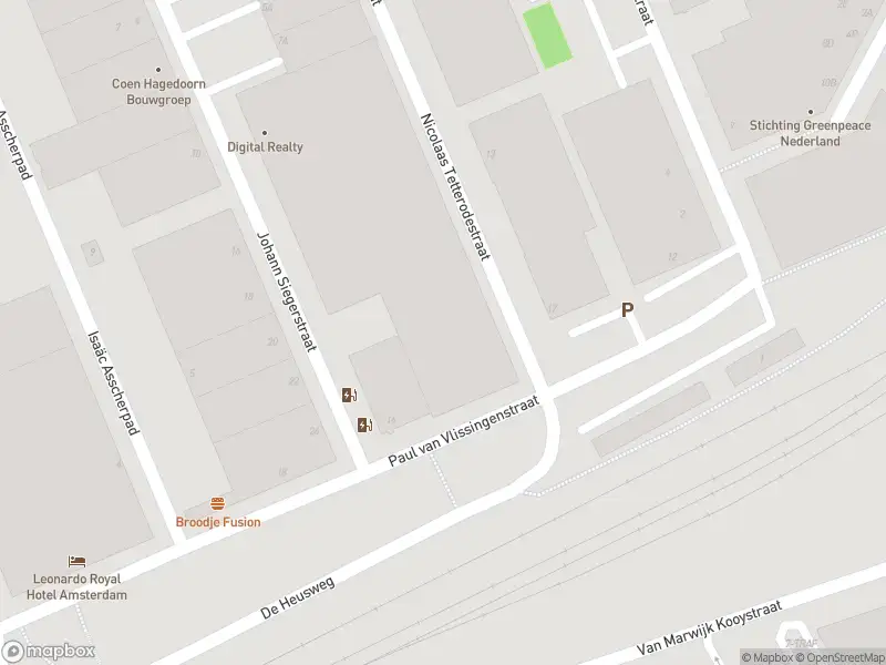 Ambulance met grote spoed naar de Paul van Vlissingenstraat in Amsterdam