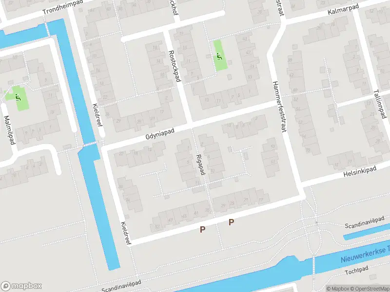 Ambulance met grote spoed naar de Rigapad in Rotterdam