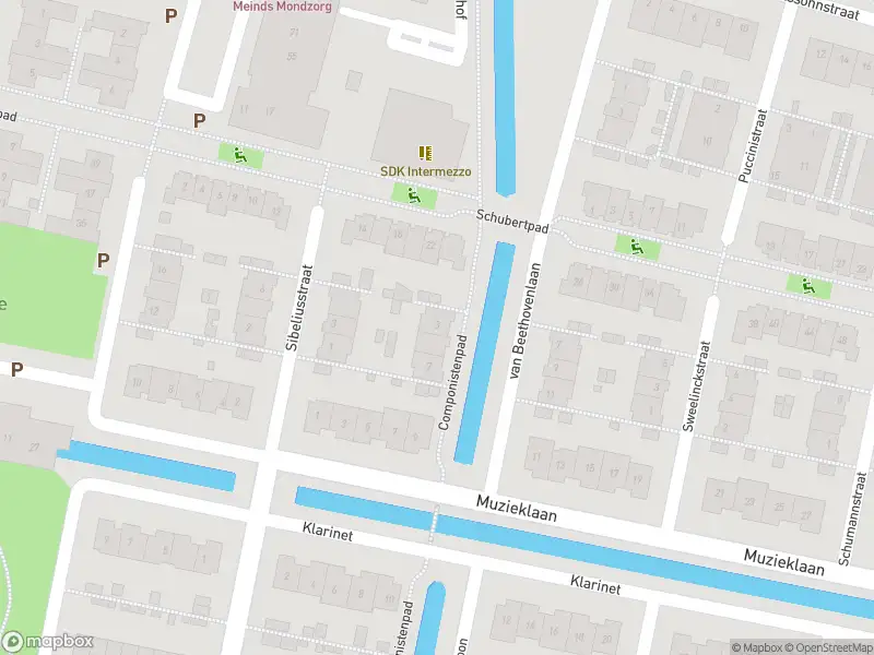 Ambulance met gepaste spoed naar de Componistenpad in Oud-Beijerland