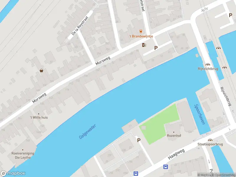 Ambulance met gepaste spoed naar de Bloemlustplein in Leiden