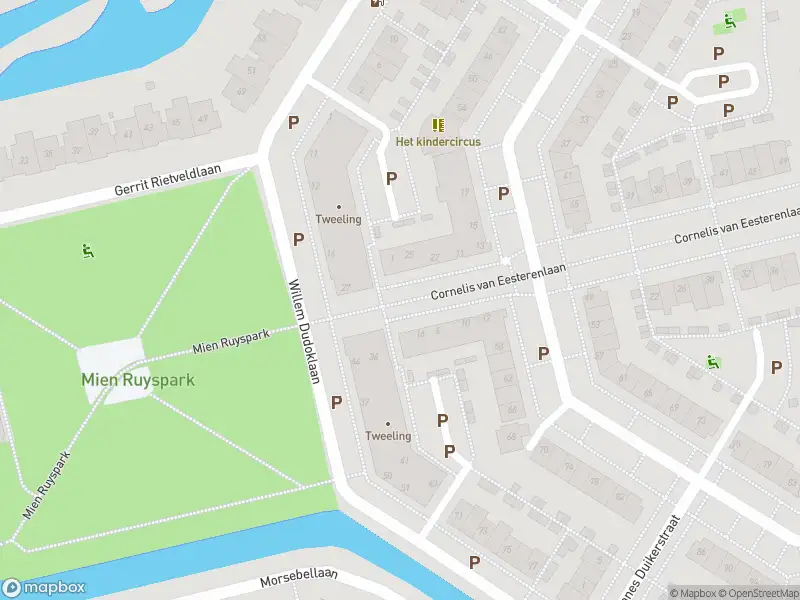 Ambulance met gepaste spoed naar de Cornelis van Eesterenlaan in Oegstgeest