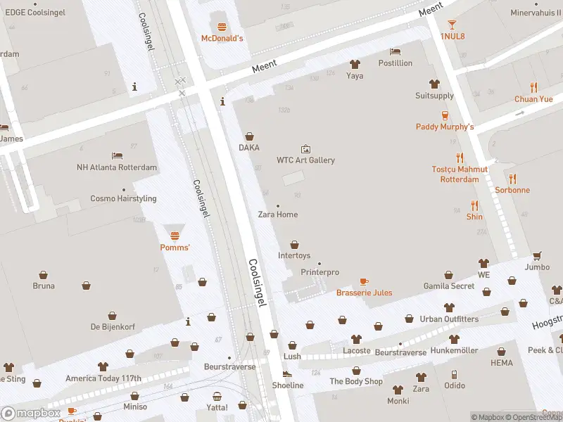 Ambulance met grote spoed naar de Meent in Rotterdam