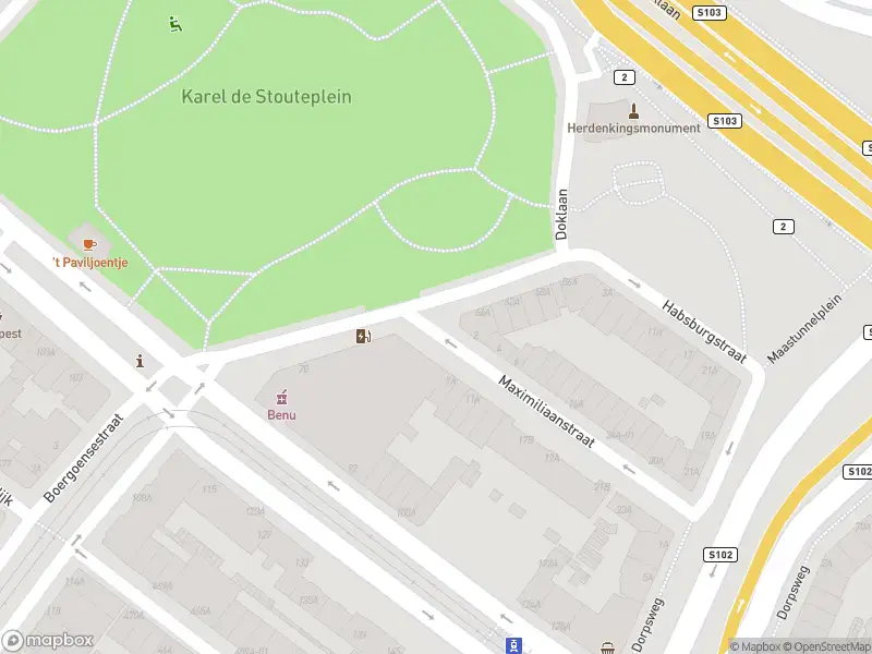 Ambulance met grote spoed naar de Boergoensestraat in Rotterdam