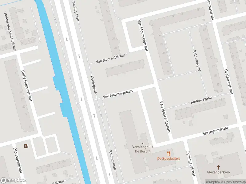 Ambulance met gepaste spoed naar de Rinze Koopmansstraat in Rotterdam