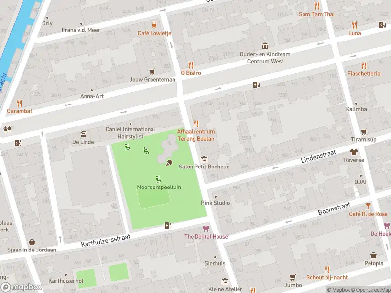 Ambulance met gepaste spoed naar de Tweede Lindendwarsstraat in Amsterdam