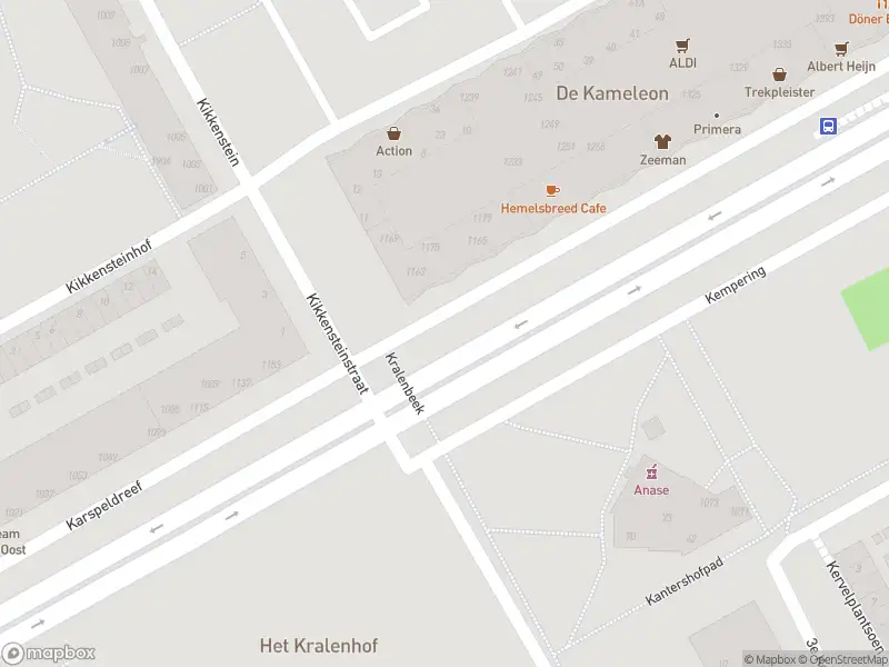 Ambulance met gepaste spoed naar de Karspeldreef in Amsterdam