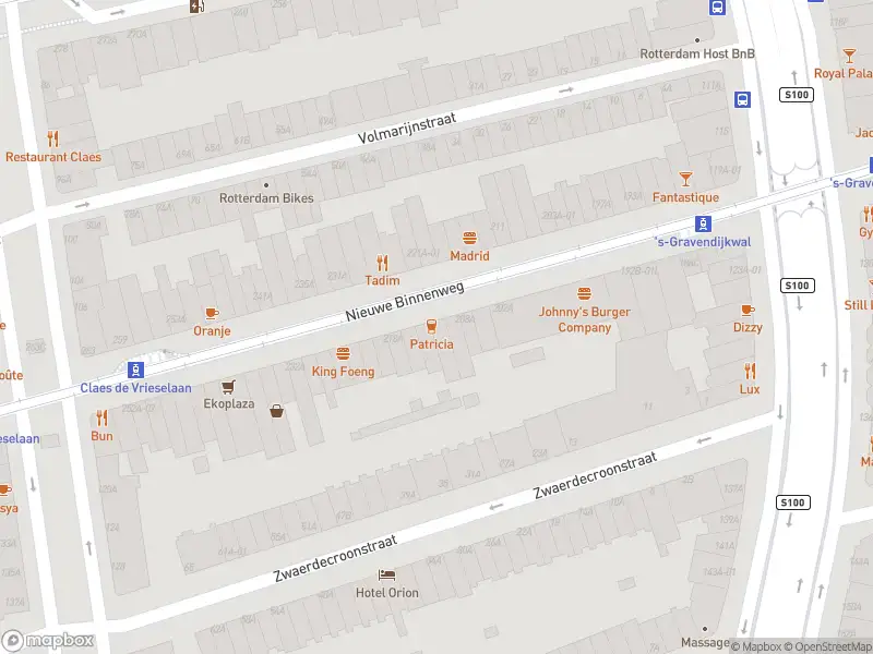 Ambulance met grote spoed naar de Nieuwe Binnenweg in Rotterdam