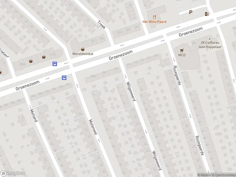 Ambulance met grote spoed naar de Wilgeweerd in Rotterdam