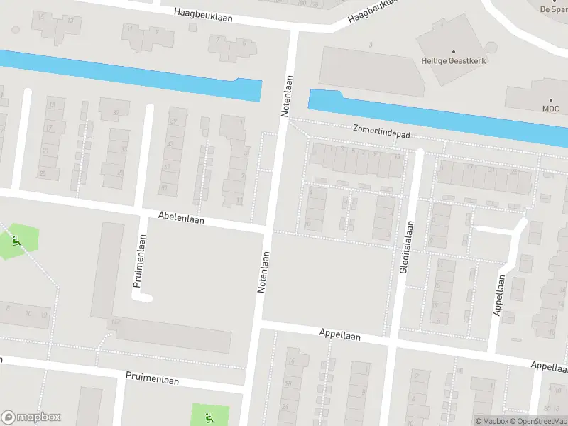 Ambulance met grote spoed naar de Notenlaan in Amstelveen