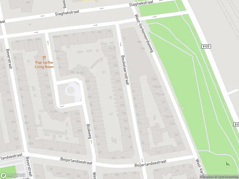 Ambulance met grote spoed naar de Beukelaarsstraat in Rotterdam