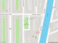 Ambulance met grote spoed naar de Legmeerstraat in Amsterdam