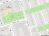 Ambulance met grote spoed naar de Evertsweertplantsoen in Amsterdam