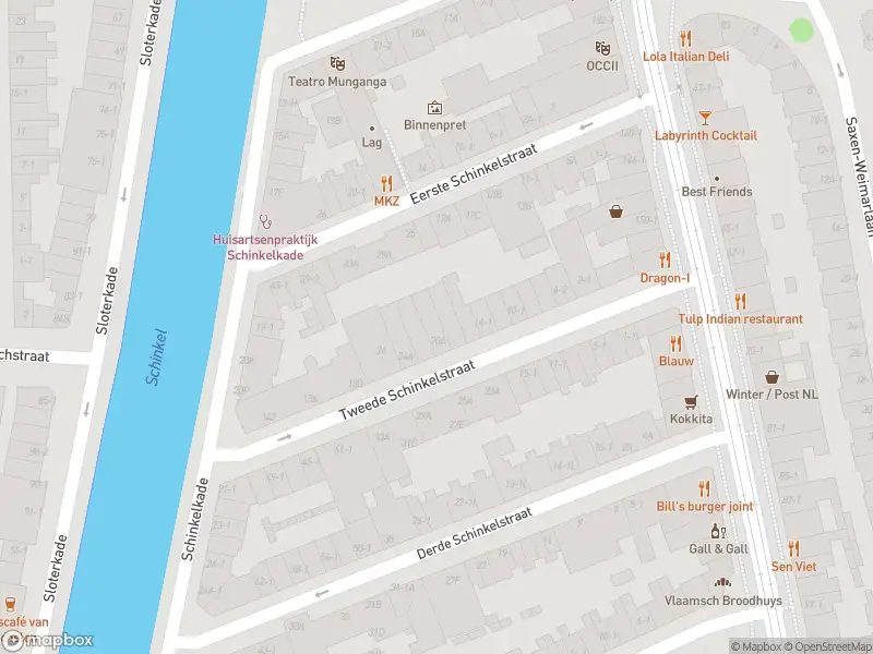 Ambulance met grote spoed naar de Sluisstraat in Amsterdam