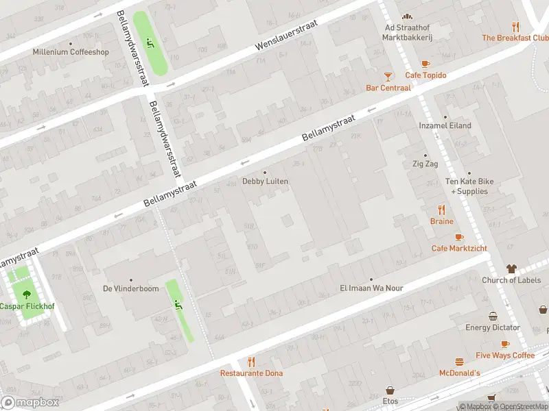 Ambulance met gepaste spoed naar de Wenslauerstraat in Amsterdam