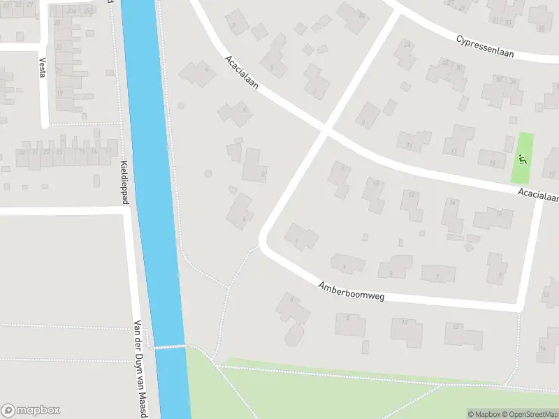 Brandweer met gepaste spoed naar de Amberboomweg in Hoogezand vanwege een buitenbrand