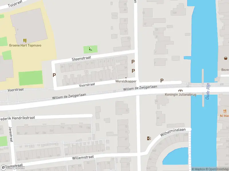 Ambulance met gepaste spoed naar de Voorstraat in Alphen aan den Rijn