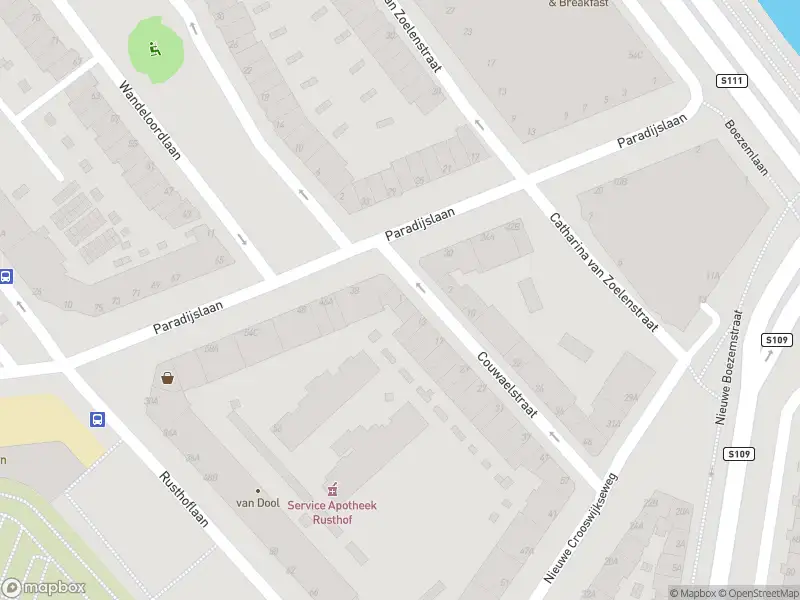 Ambulance met grote spoed naar de Couwaelstraat in Rotterdam