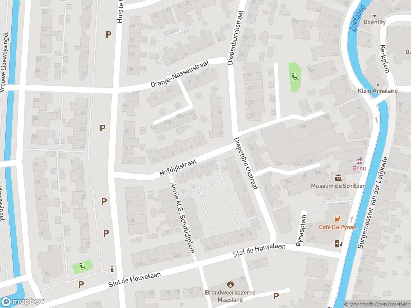 Ambulance met gepaste spoed naar de Hofdijkstraat in Maasland