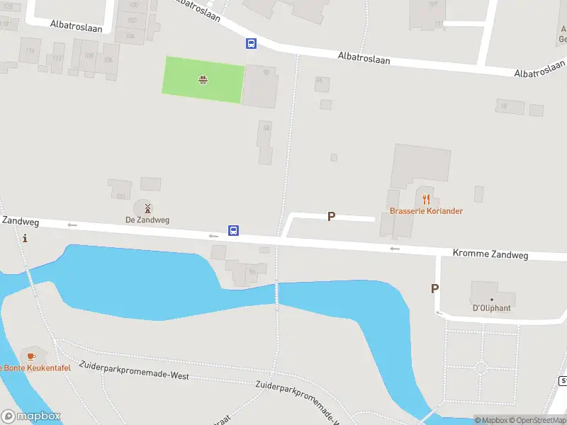 Ambulance met grote spoed naar de Kromme Zandweg in Rotterdam